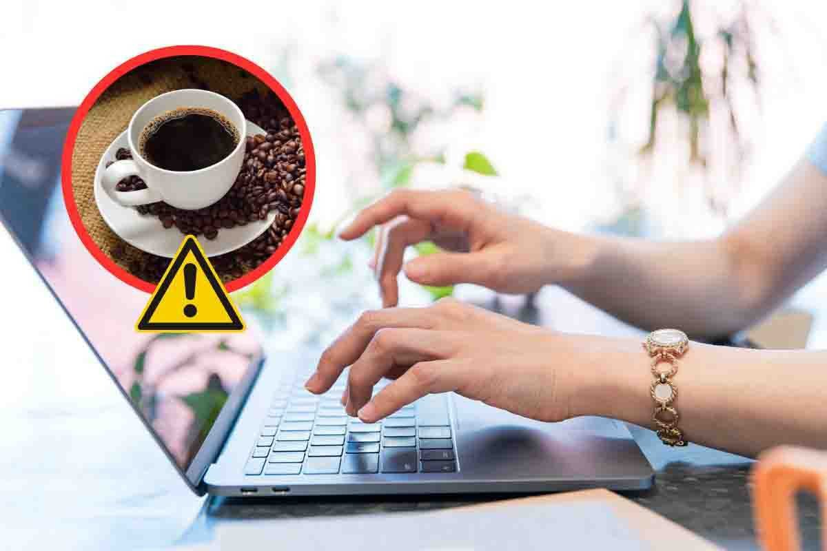 Cosa succede se si versa acqua o caffé sul computer