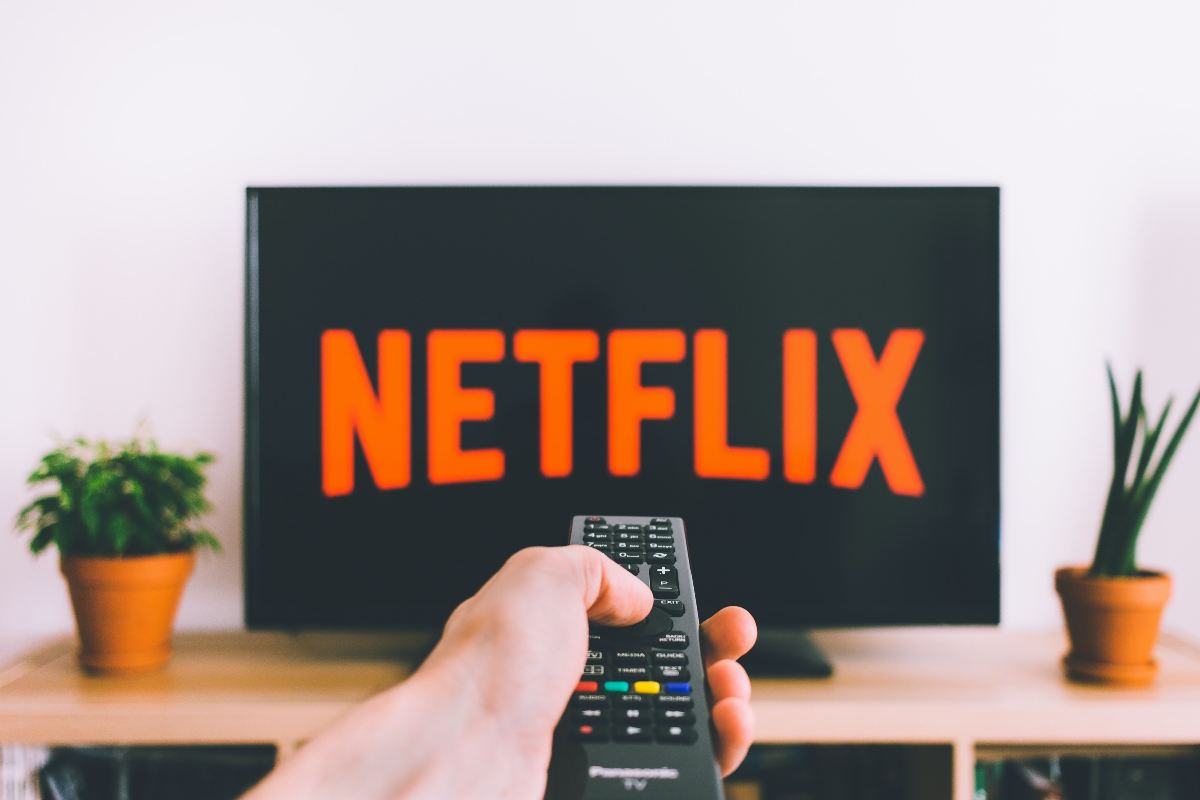 Netflix offeso da Blockbuster sui social