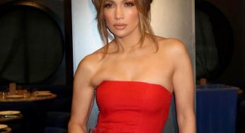 JLo rilancia l’accessorio che ha fatto storia, in estate si vede benissimo
